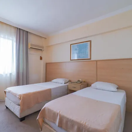 Club Pineta فندق مرمريس