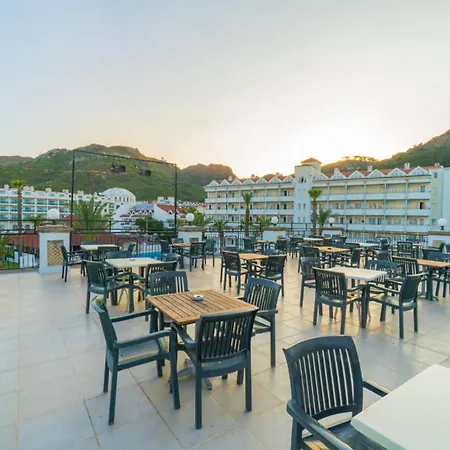 Club Pineta فندق مرمريس