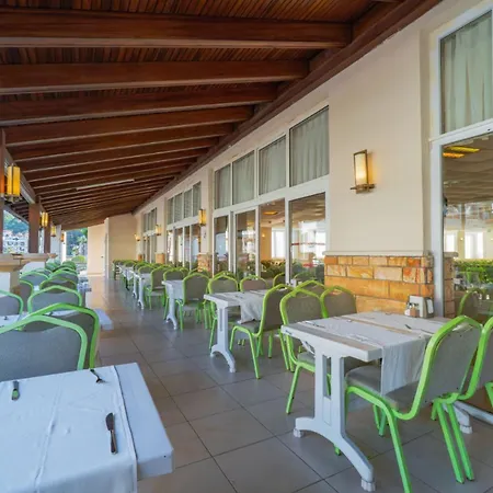 Club Pineta فندق مرمريس