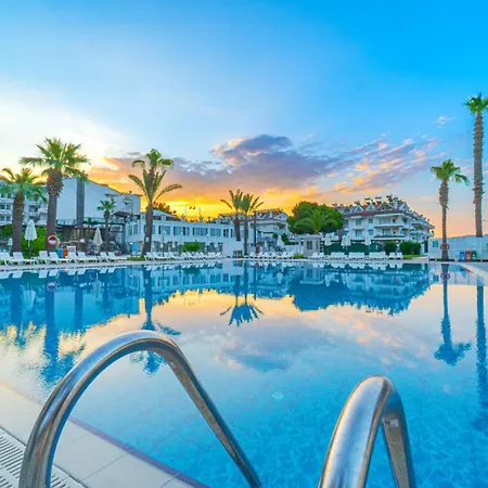 Club Pineta فندق 4*