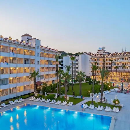 Club Pineta مرمريس