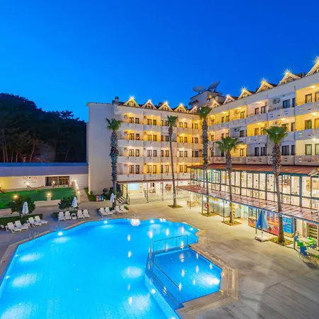 Club Pineta مرمريس