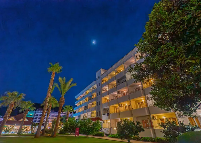 Club Pineta マルマリス